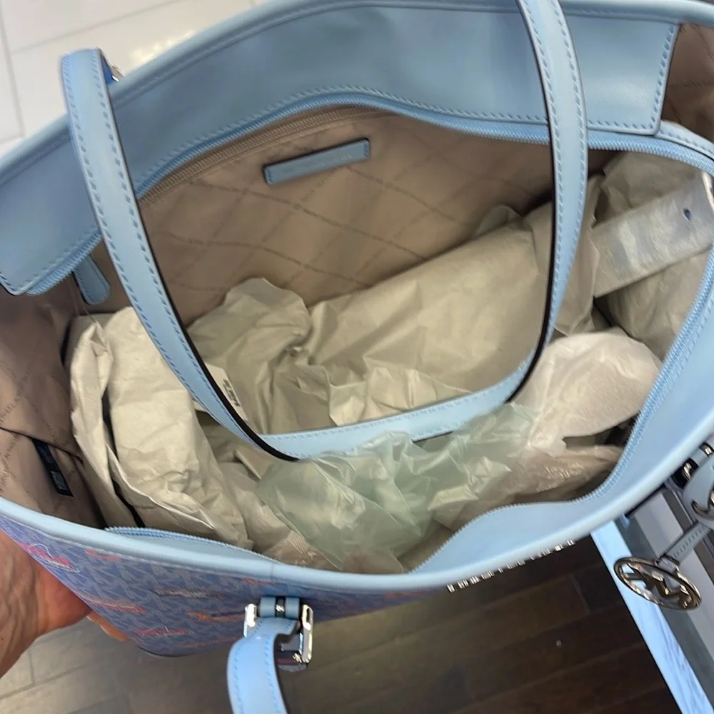 MICHAEL KORS JST Lg Printed  Logo Tote Bag & MK JST Md Prntd Logo Bi-Fold Wallet - Picture 13 of 16